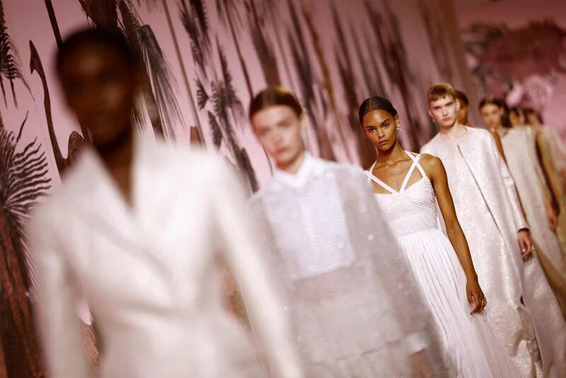 Semana de la Moda de París: cómo la tecnología transformó a Iris Apfel, Versace y más íconos 