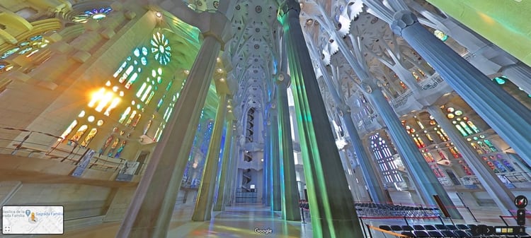 La Sagrada Familia vista desde adentro, uno de los recorridos que se pueden hacer por medio de Street View.