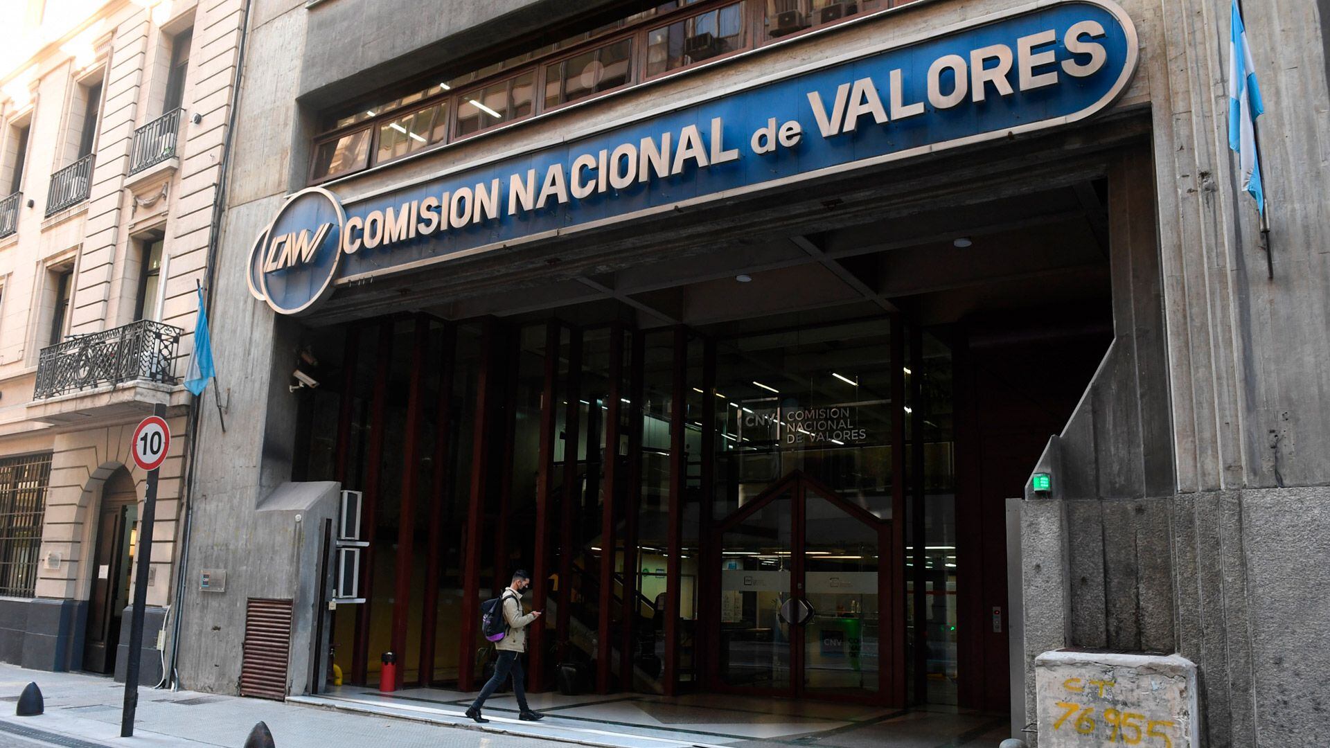 fachada Frente Banco Nacion y Comision Nacional de Valores