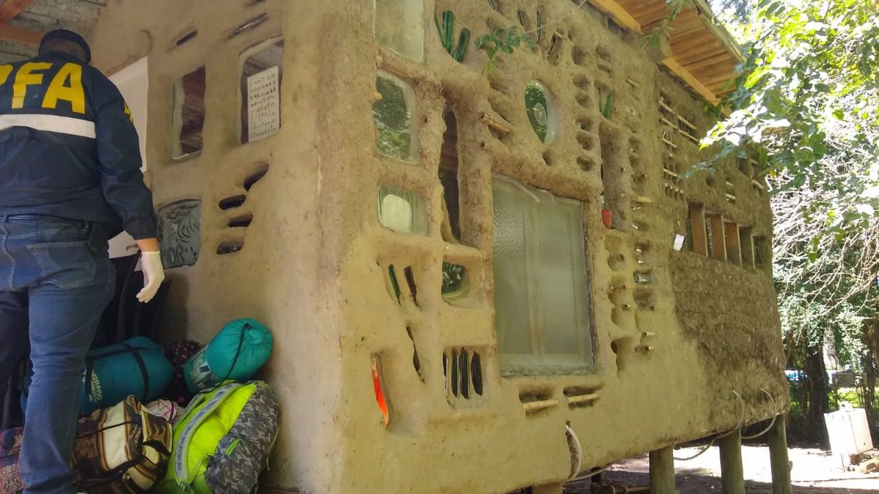 TRESPASSING DRUG TOAD POISON FEDERAL POLICE