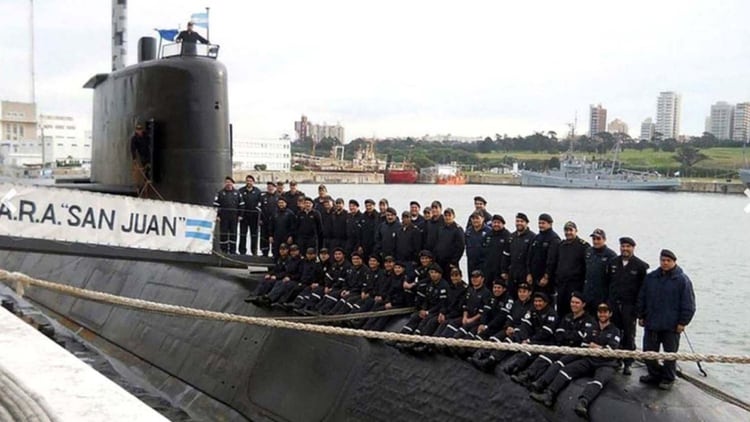 El submarino ARA San Juan y su tripulación.
