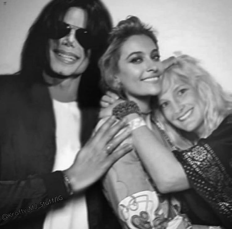 Paris Jackson compartió una foto editada con sus padres Michael Jackson y Debbie Rowe .