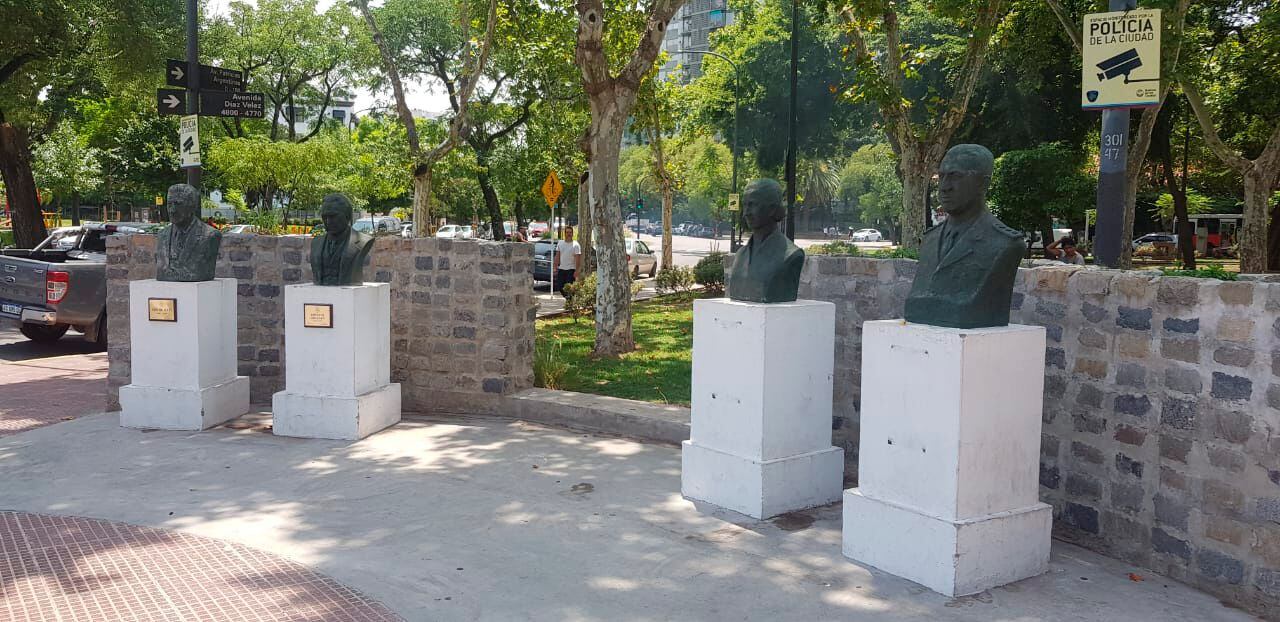 Perón, Evita, Illia e Yrigoyen ya tienen sus respectivos bustos en la misma plazoleta del Parque Centenario