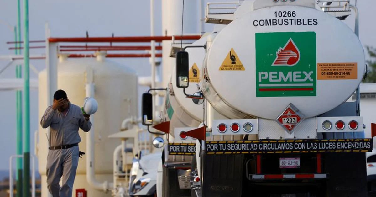After costly issuance, Mexico’s Pemex shuns markets and prepares cash to pay debt: sources