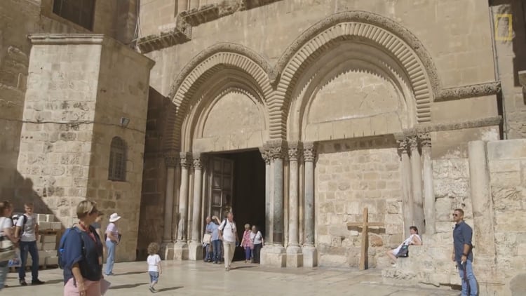 La entrada de la Iglesia del Santo Sepulcro (o Iglesia de la Resurrección) en Jerusalén