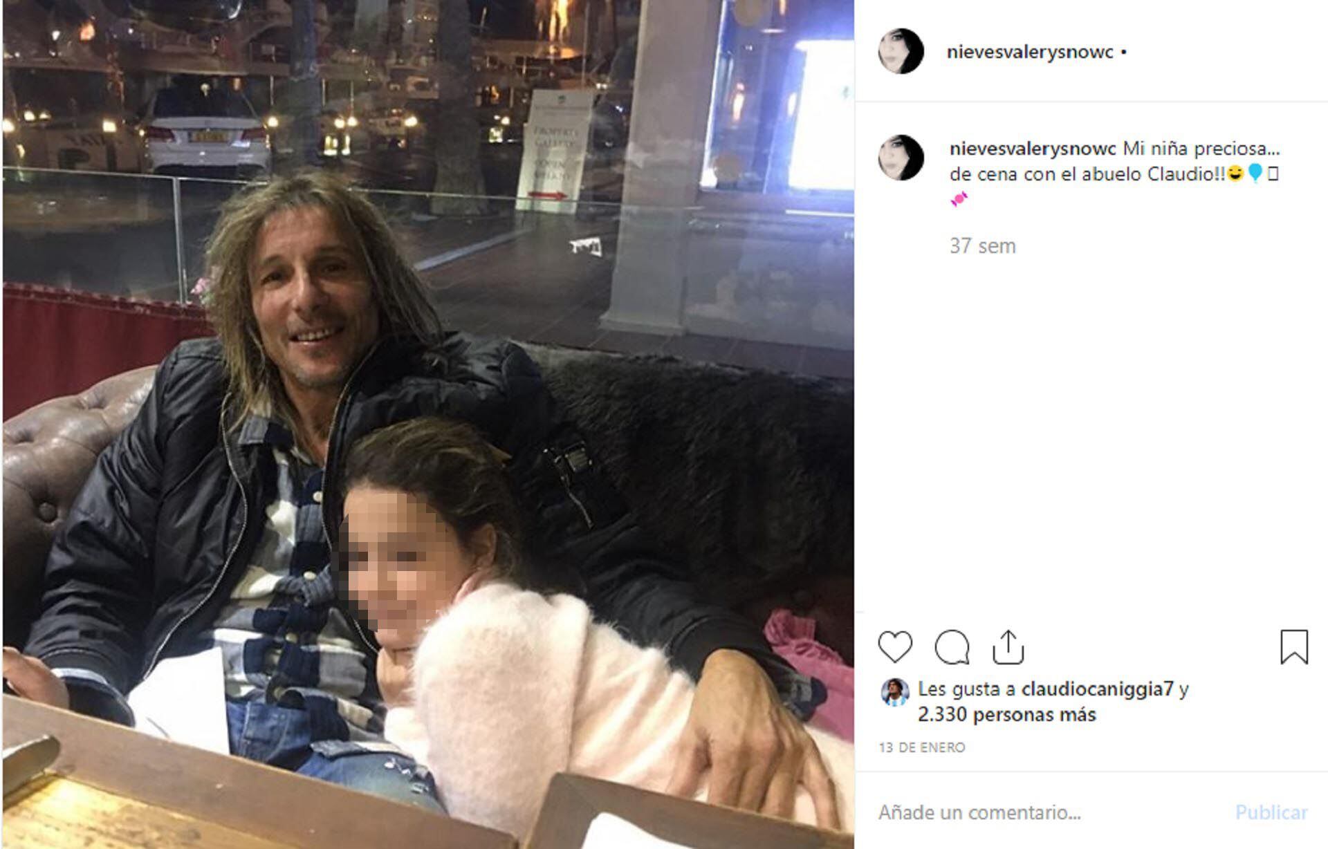 "Mi niña preciosa de cena con el abuelo Claudio", indicó Nieves, la mujer de Axel, en un posteo que realizó en su cuenta de Instagram en enero de este año