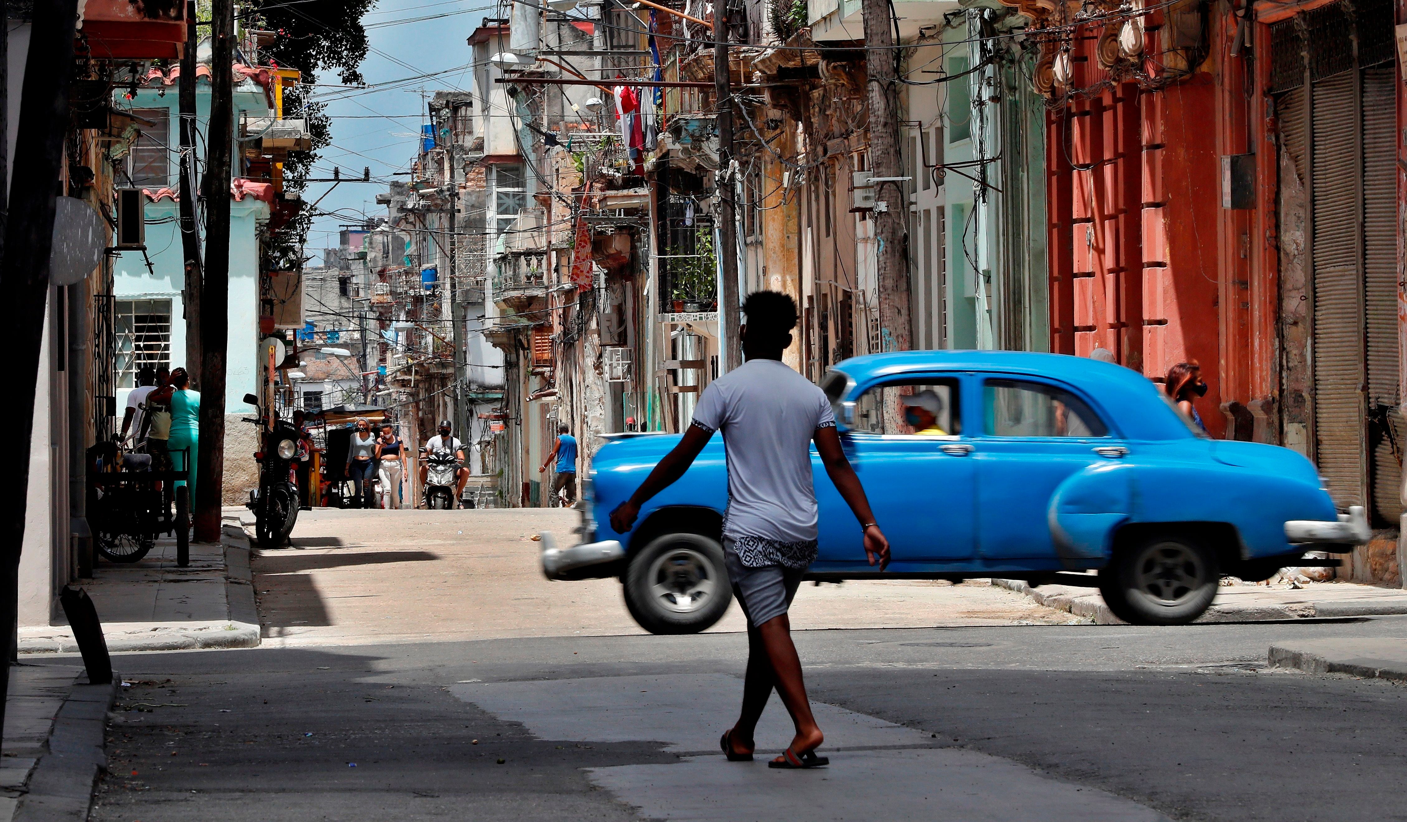 Vista general de una tradicional calle en La Habana vieja (EFE/Ernesto Mastrascusa/Archivo)