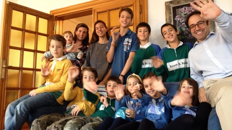 La primera que tuvo síntomas fue Irene, que dio positivo. La medida de protección era aislarse de su familia, cosa que resultó imposible. 