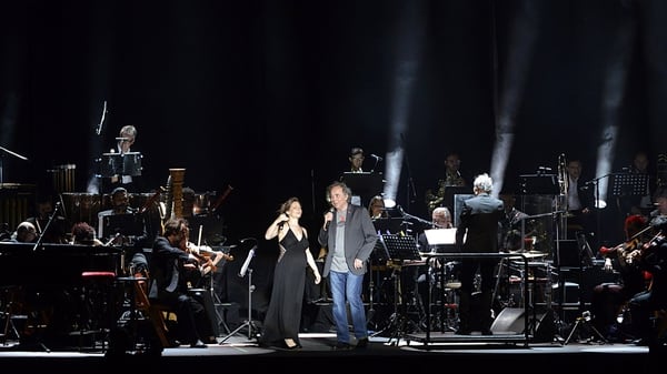 Joan Manuel Serrat y Elena Roger en el show gratuito frente a más de 15.000 personas (Gustavo Gavotti )