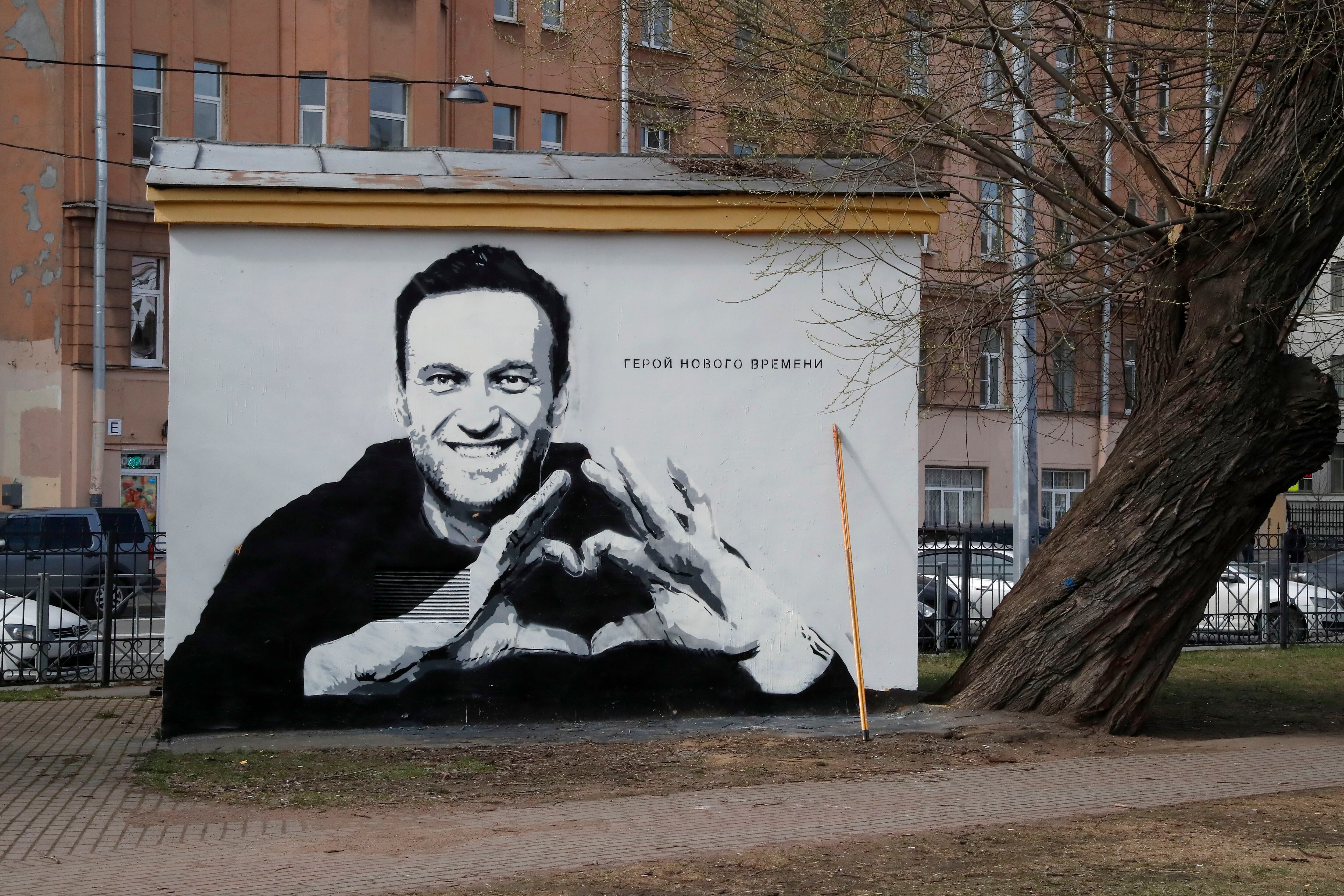 Archive image of a graffiti of the Russian opponent Alexei Navalny in a street of Saint Petersburg (EFE)
