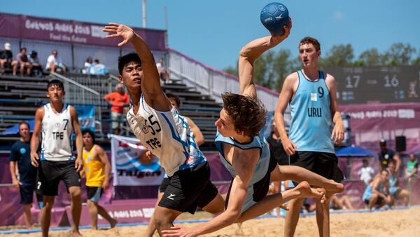 Handball de playa, un germen del handball tradicional pero con reglas innovadoras (Reuters)