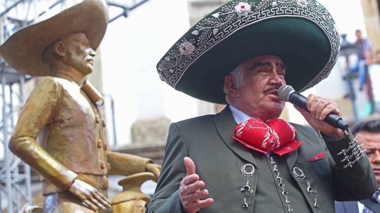 Vicente Fernández develó una estatua en su honor, pero no se parecen, según los fans (Foto: Cuartoscuro)