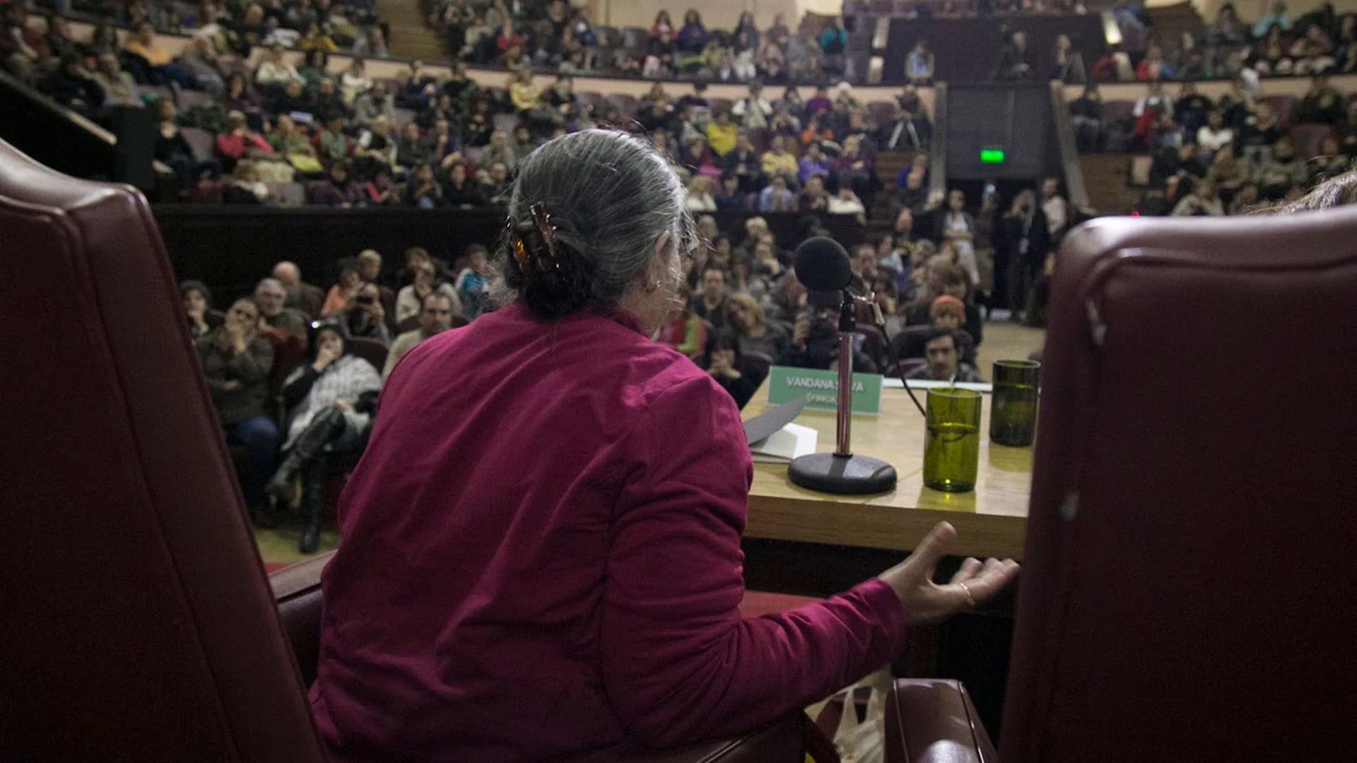 Vandana Shiva habló ante una audiencia de centenares de personas en Buenos Aires (FINCA)