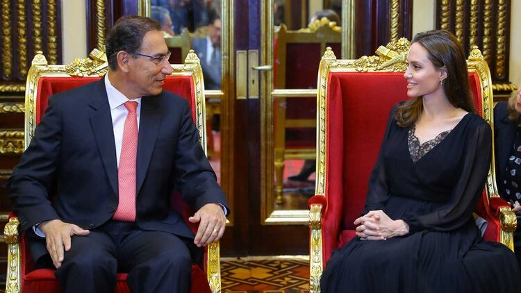 Angelina Jolie fue recibida por Martín Vizcarra, presidente de Perú, en su visita de 2018 (Reuters)