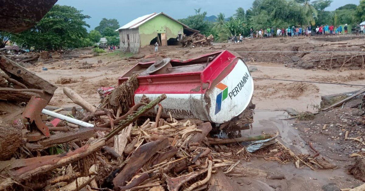 The floods in Indonesia and East Timor have already left more than 75 dead and thousands of evacuees