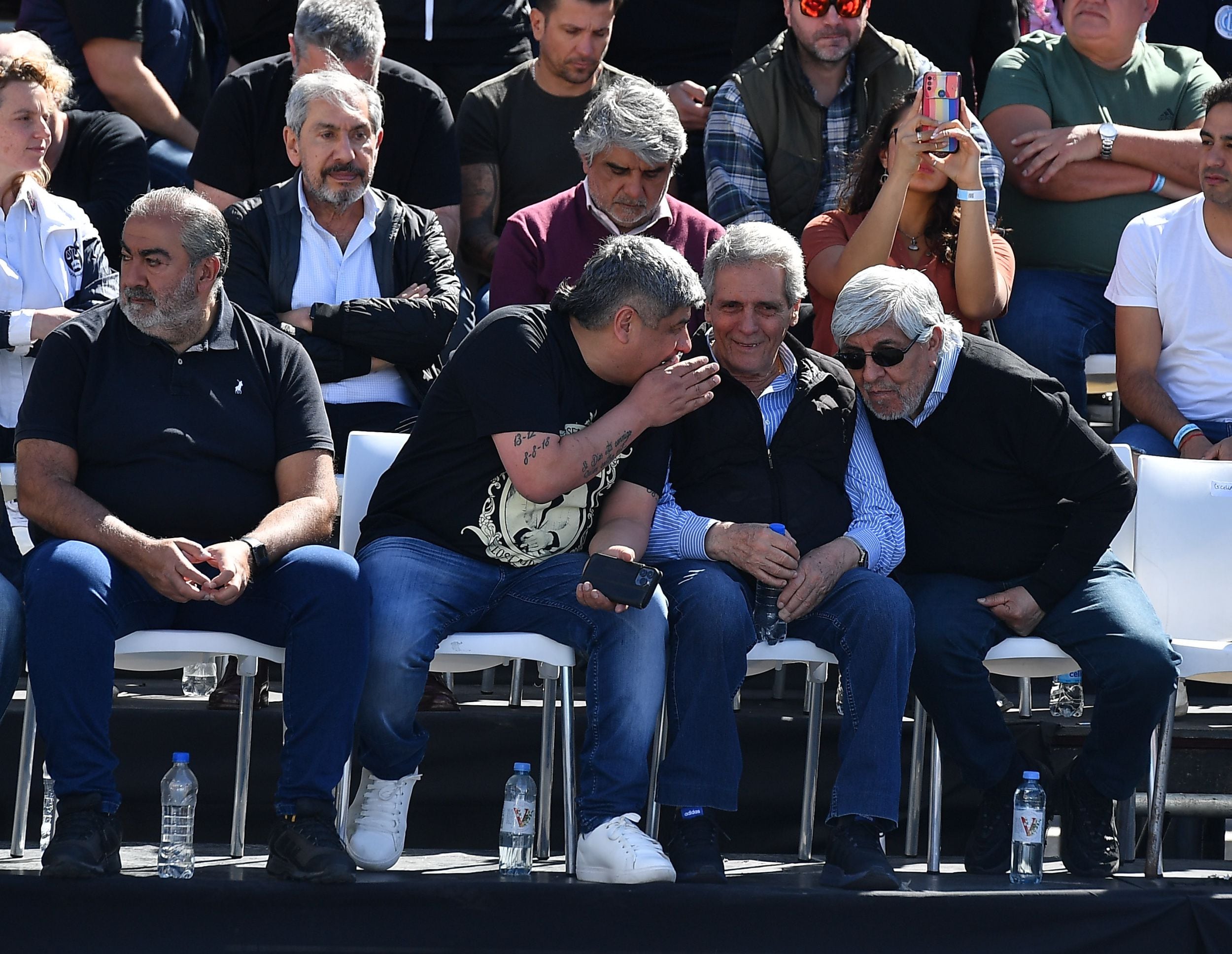 Héctor Daer, Pablo Moyano, Carlos Acuña y Hugo Moyano, en la primera fila del acto de la CGT con Sergio Massa ante el Congreso (Foto Maximiliano Luna)