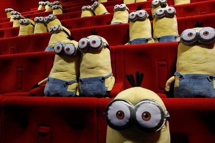 Los minions en una sala de cine de la cadena MK2 en París en medio de la pandemia de coronavirus (Reuters)