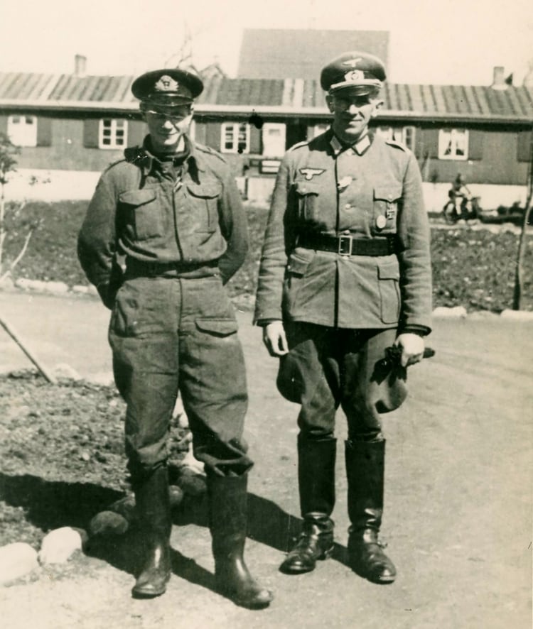 John Godwin, a la izquierda de la imagen. Tenía 25 años cuando murió asesinado por oficiales nazis luego de rebelarse en el campo de concentración de Sachsenhausen (Fondo documental John y Peter Godwin. Universidad de San Andrés)
