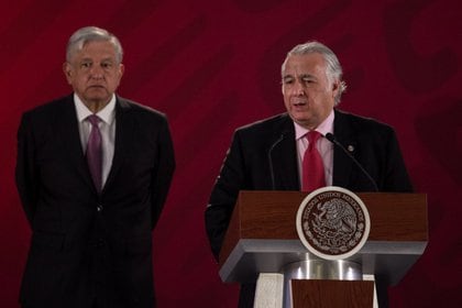 El secretario de Turismo Miguel Torco Márquez (SEN) se suma a la campaña de AMLO en 2017 (Foto: Kurtoscuro)