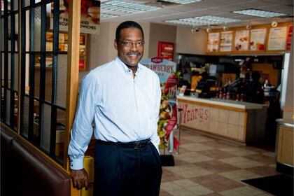 Bridgeman invirtió en una cadena de comida rápida y luego diversificó sus negocios. Para entenderlos de manera acabada, incluso realizó trabajos de limpieza para comprender el rol de cada empleado (Andrew Hancock)