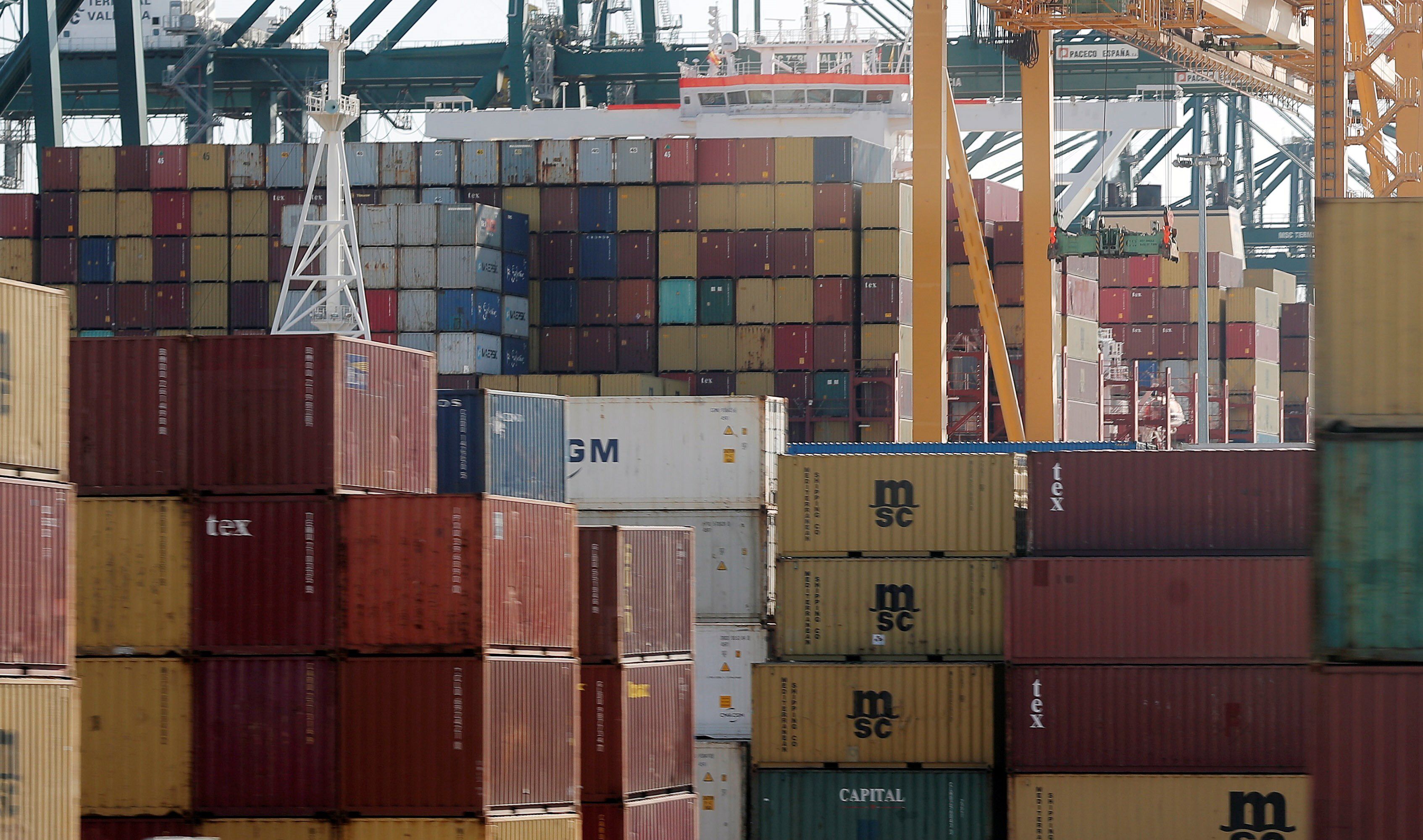 Las importaciones de bienes pagarán 7,5% de impueto PAIS, mientras que las de los servicios, 25%, según el decreto 377