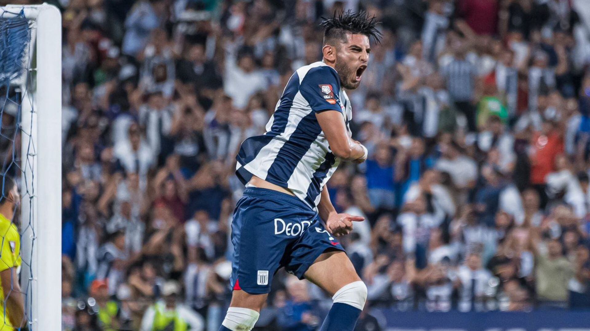 El defensor Carlos Zambrano marcó dos goles de cabeza para remontar el resultado ante Deportivo Municipal. | Liga 1