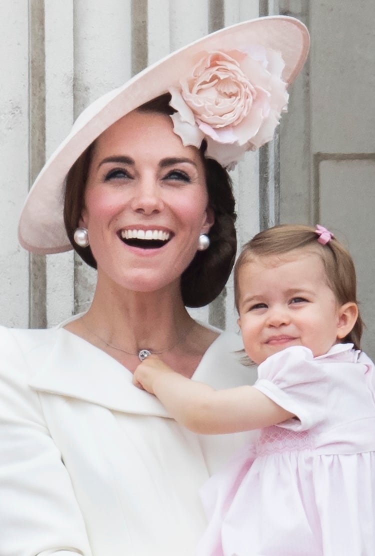 Kate Middleton con su hija Charlotte (Grosby)