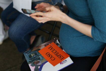 Mujeres embarazadas están siendo vacunadas contra COVID-19 (Foto: REUTERS/Edgard Garrido)