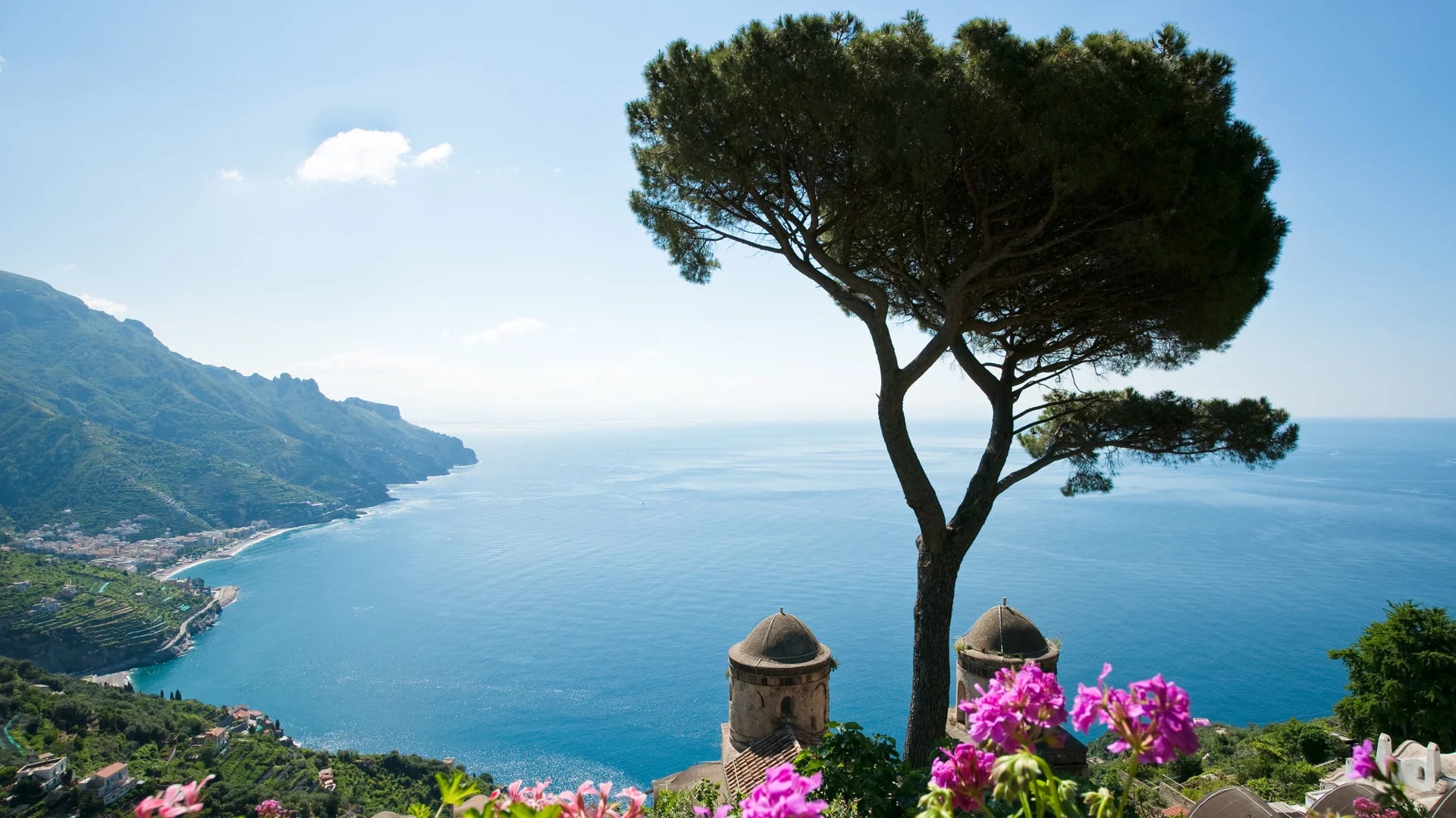 La Costiera Amalfitana es también extremadamente popular entre los turistas internacionales (iStock)