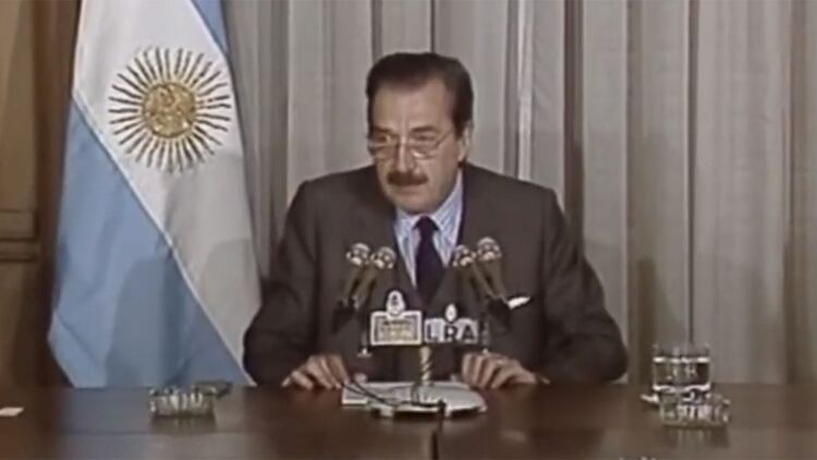 Raul Alfonsin cambió el signo monetario en 1985