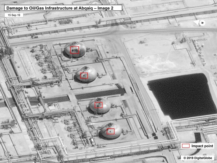 Daños en la infraestructura de la planta de procesamiento de petróleo en Abaqaiq de Saudi Aramco en Buqyaq, Arabia Saudita (Gobierno de los Estados Unidos/Globo Digital vía AP)