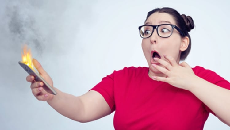 Hubo explosiones de celulares por baterías defectuosas.