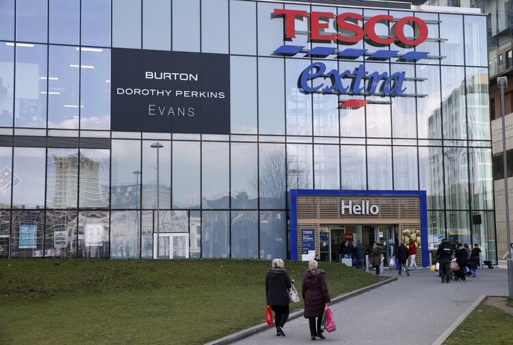 FILE PHOTO: People walk past a Tesco Extra store in Woolwich, southeast London, Britain February 26, 2016. REUTERS/Stefan Wermuth/File Photo