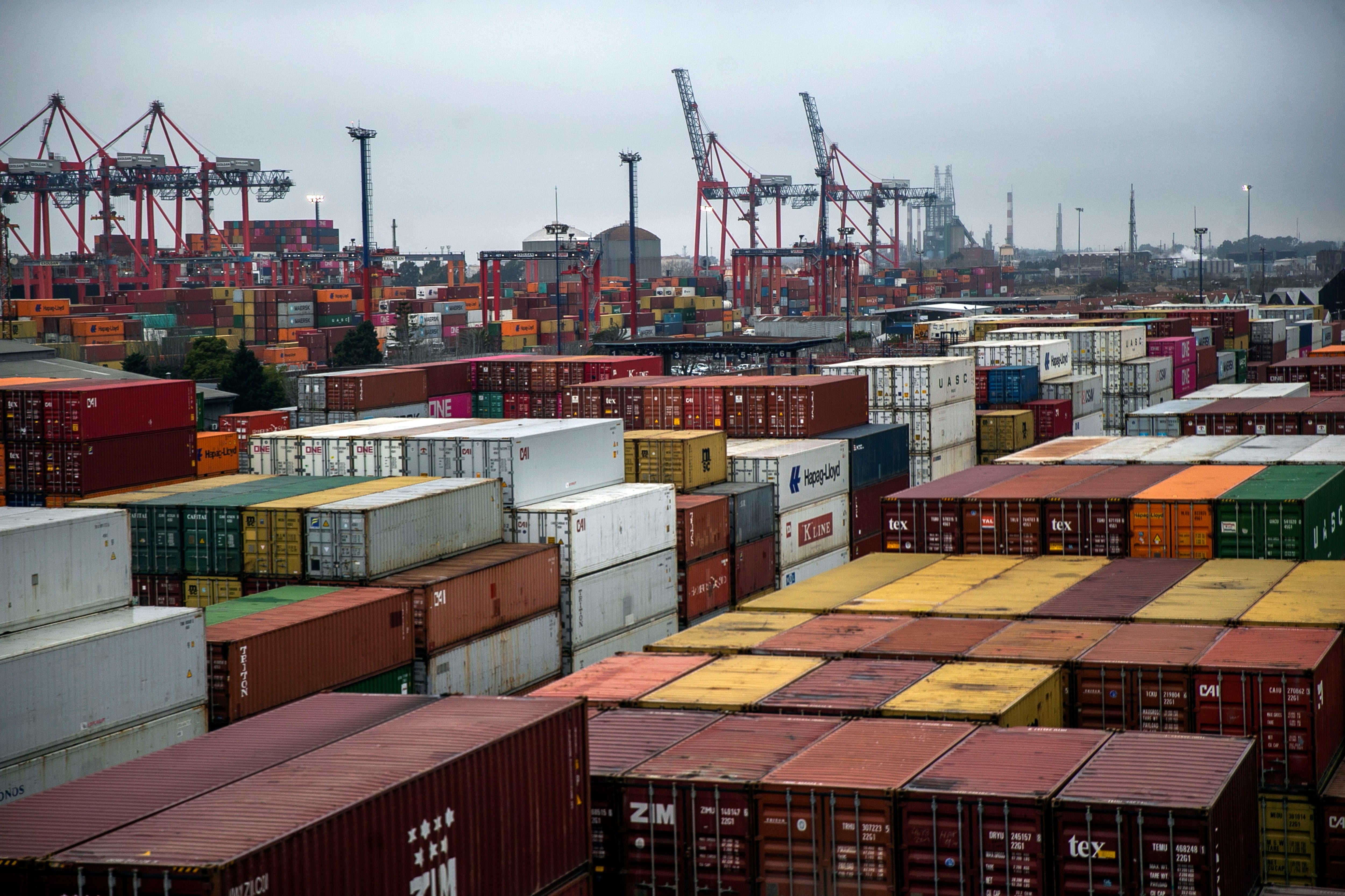La caída general de las exportaciones fue de 24,6% en la primera mitad del año. EFE