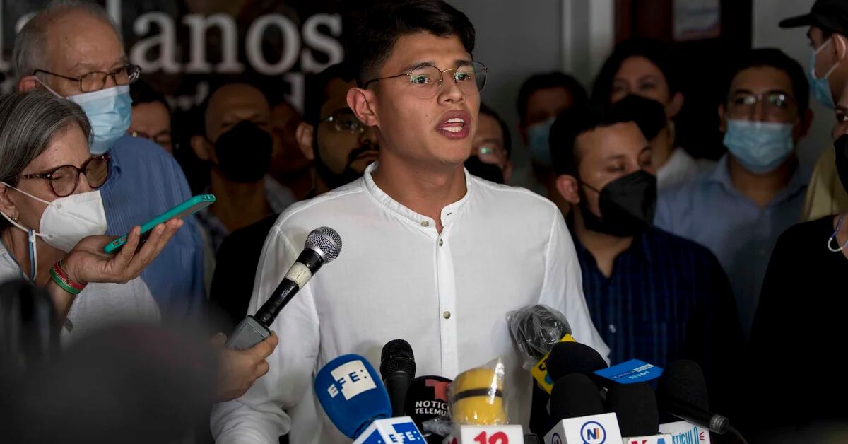 Der Gesundheitszustand des Studentenführers Lesther Alemán, der von der Diktatur von Daniel Ortega inhaftiert und verurteilt wurde, gibt Anlass zur Sorge