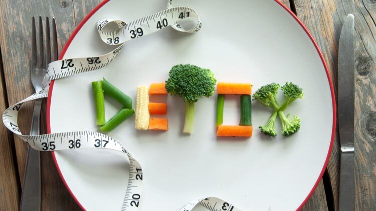 En estos días es importante agregar nutrientes para potenciar el funcionamiento del metabolismo y quemar grasas (Shutterstock)