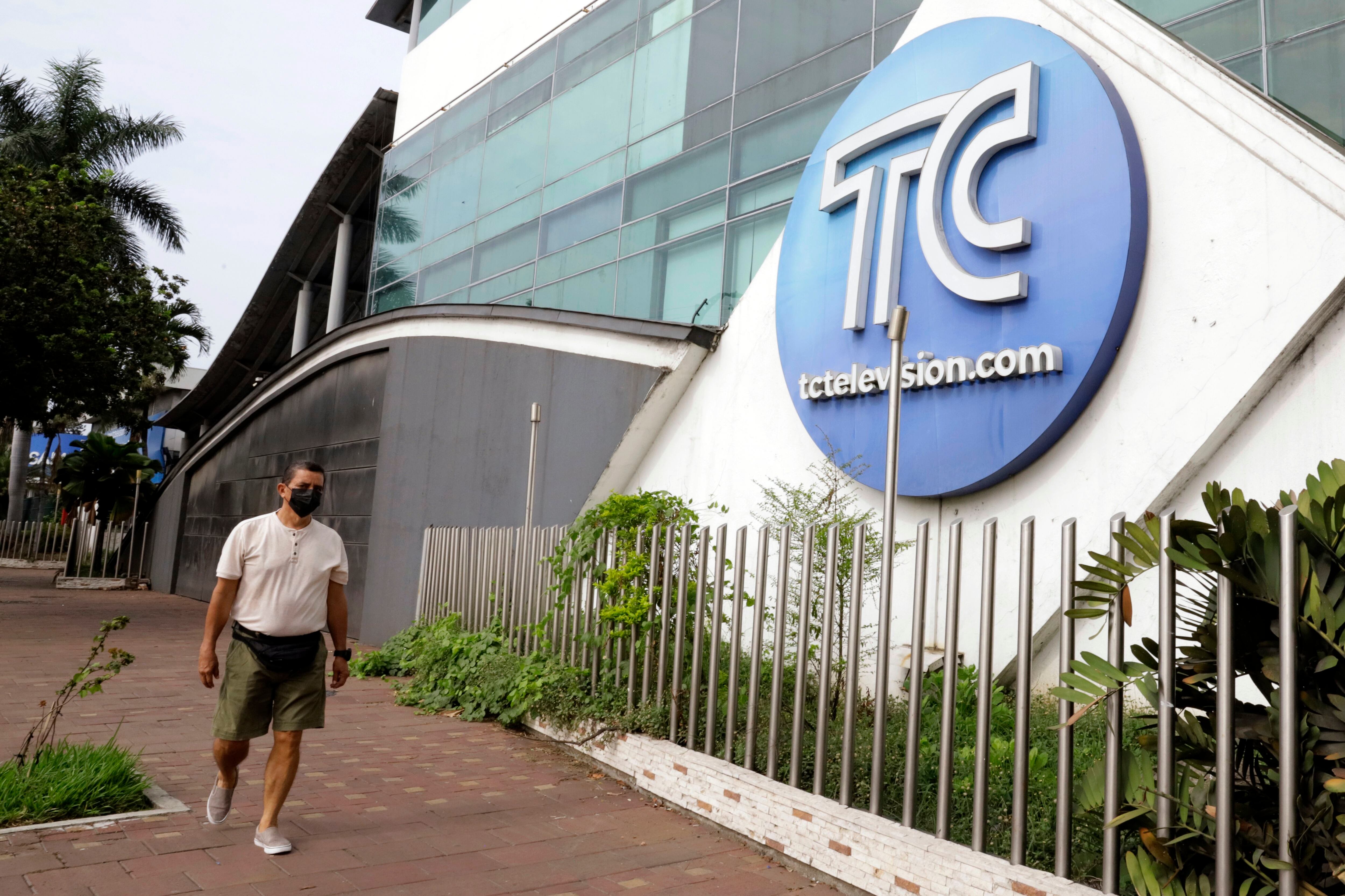 La Fiscalía acusó de terrorismo a los sospechosos tras su presunta participación en la ocupación de las instalaciones del canal TC Televisión, de Guayaquil (EFE/ARCHIVO)
