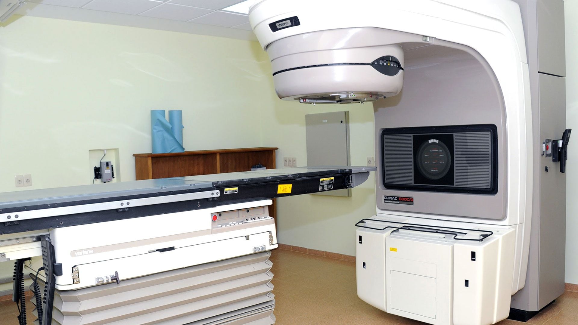 Un acelerador lineal para el tratamiento de radioterapia es un ejemplo de la tecnología desarrollada contra este grupo de enfermedades  (Crédito: Presidencia de Uruguay).
