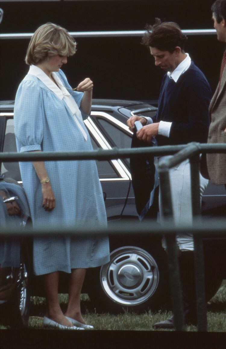 Una embarazado Diana junto a Carlos en un partido de polo (Anwar Hussein)