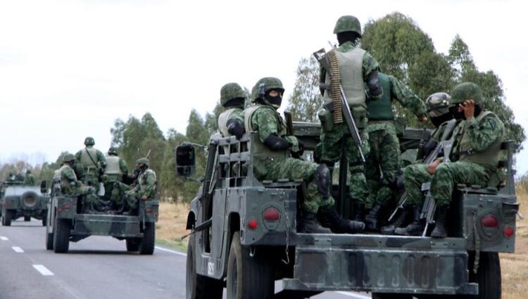 Soldados que acudieron a Cieneguillas en apoyo a los cuerpos locales (Foto: Oscar Baez/AP)