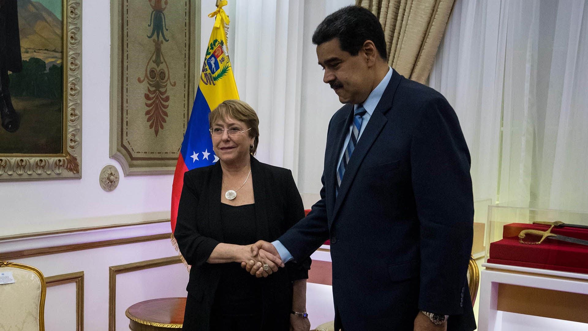 Michelle Bachelet fue recibida por Nicolás Maduro en el Palacio de Miraflores (EFE)