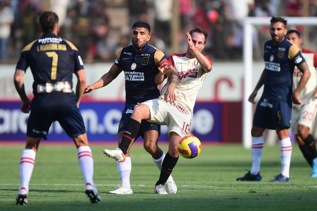 Alianza Lima fue muy superior a Universitario y le ganó los duelos individuales. | Foto: Liga 1