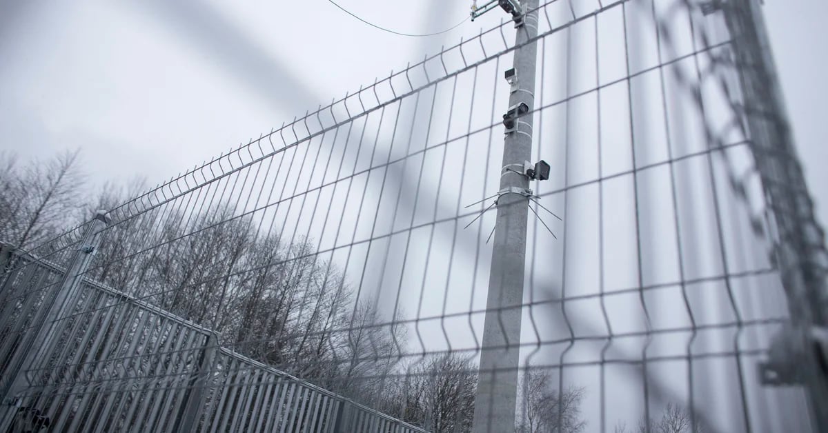 Polska instaluje sprzęt monitorujący na białoruskim murze granicznym, aby przeciwdziałać napływowi nielegalnych imigrantów
