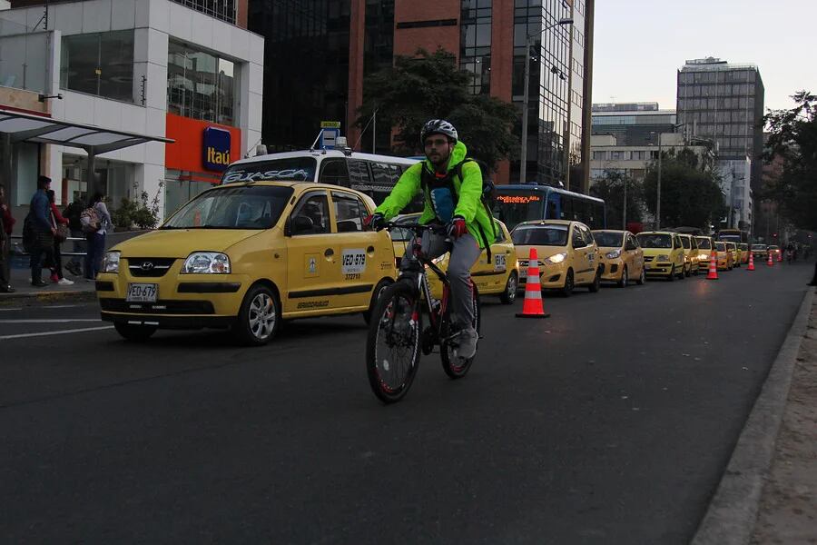Quienes vayan al trabajo en bicicleta pueden pedir medio día libre: así es la ley que rige en Colombia y pocos conocen
