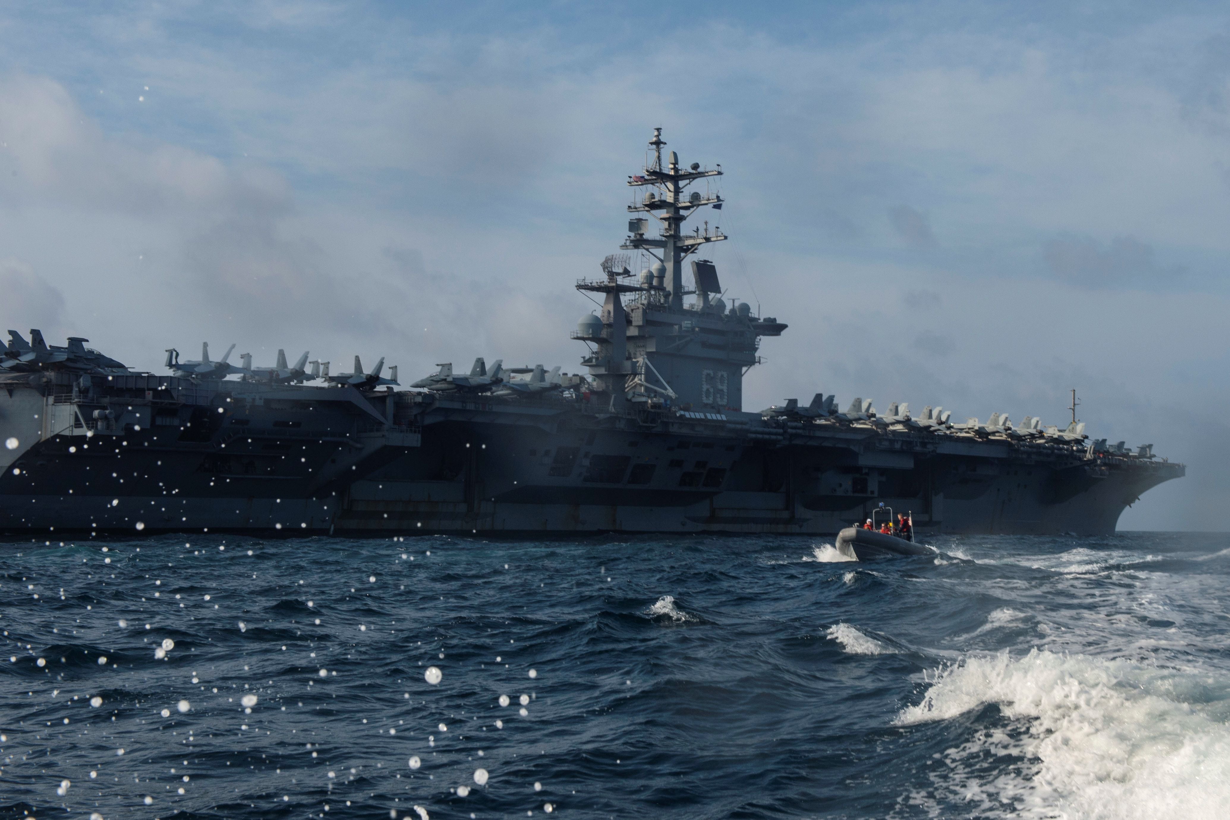 EEUU evalúa enviar el portaaviones USS Dwight D. Eisenhower (U.S. Navy/Mass Communication Specialist Seaman Brennen Easter/Handout via REUTERS)