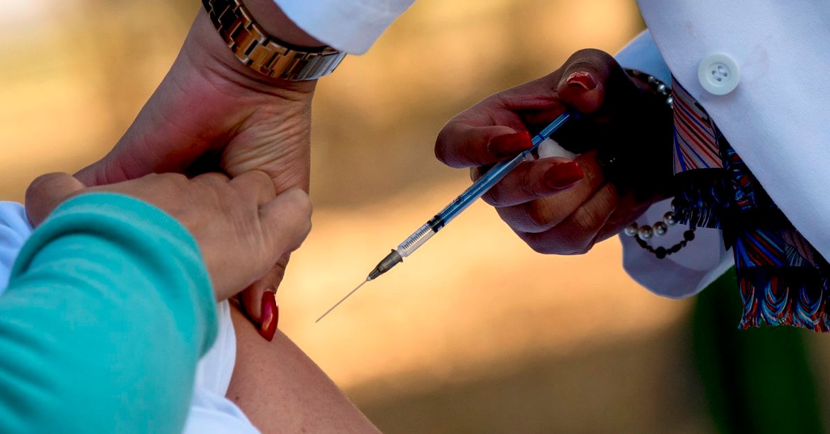 Mexico has already vaccinated more than 498,000 health workers against COVID-19