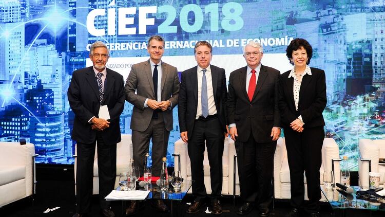 Guillermo Perry Rubio; Andrés Velasco; Nicolás Dujovne, John Taylor y Liliana Rojas-Suárez, analizaron la coyuntura financiera mundial (CIEF 2018)
