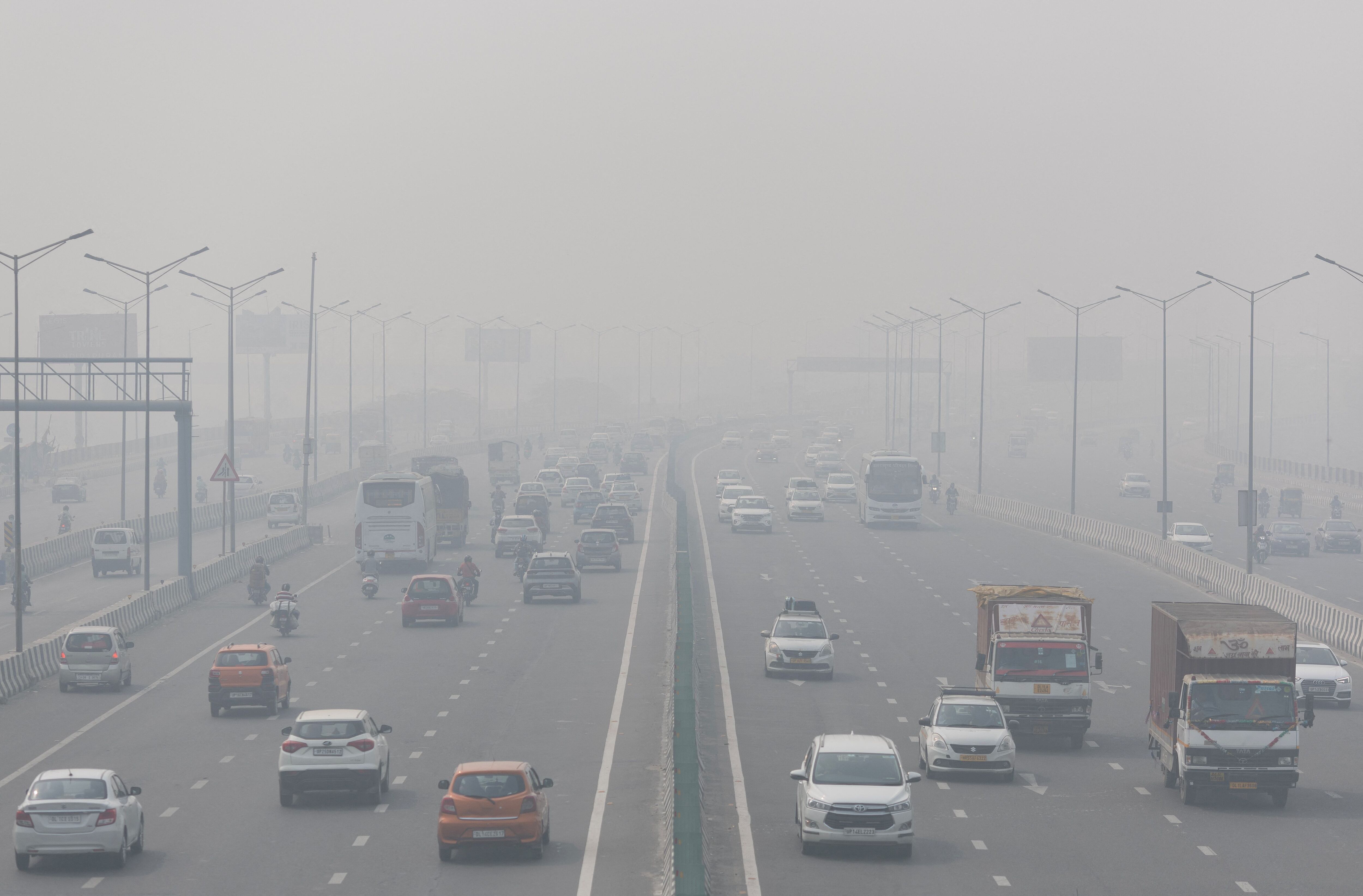 El estudio detalla que, pese a una ligera disminución de los días de alta exposición a las PM2,5 a nivel mundial, en 2019 más del 70% de los días seguían teniendo concentraciones de PM2,5 superiores a 15 μg/m³ (REUTERS/Adnan Abidi/File Photo)