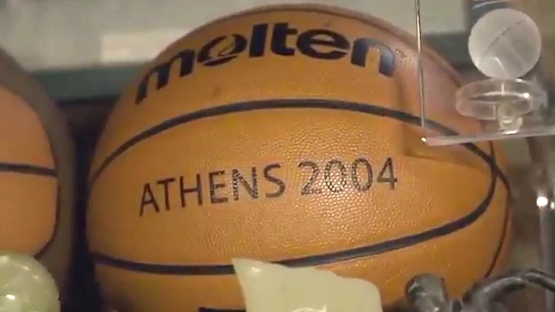 Se develó uno de los mayores misterios de la Generación Dorada: dónde está la pelota de la final en Atenas 2004