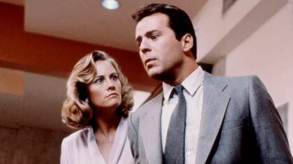 Bruce Willis junto a Cybill Shepherd en Moonlighting en el rol que lo consagró como comediante ©ABC. Courtesy: Everett Collection